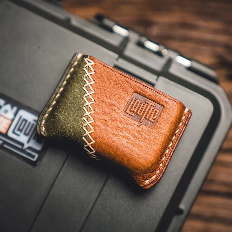 Lautie Leather Slip for Shuffle V1/V2 - lifestyle shot